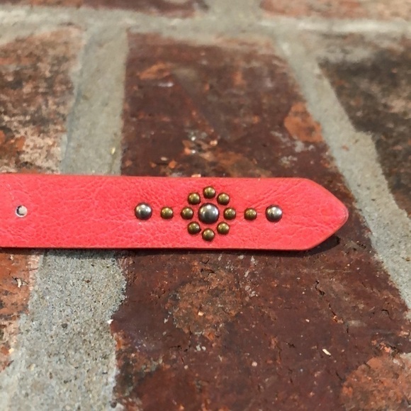 Women’s 3/4” wide coral belt with burnished gold tone and silver tone studs. 36” - Picture 5 of 5
